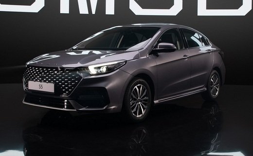 Компания OMODA объявила стоимость и комплектации седана OMODA S5 на российском рынке