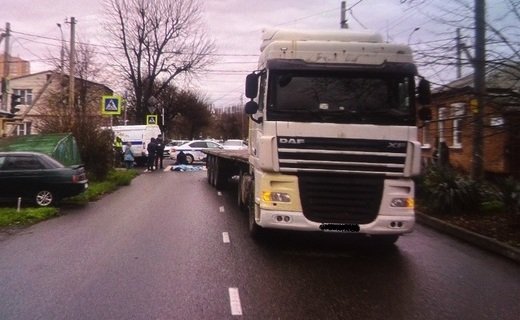 В Краснодаре под колёсами грузовика погиб несовершеннолетний ребёнок