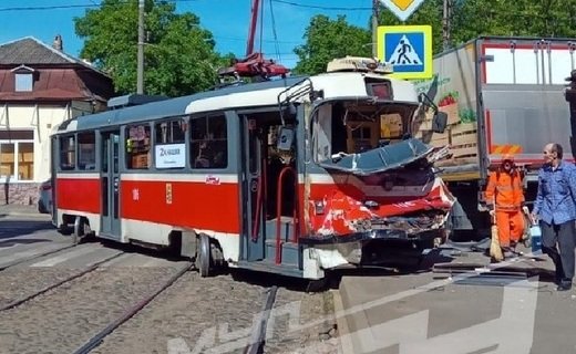 В Краснодаре 5 мая на пересечении улиц Леваневского и Гоголя произошло ДТП с участием трамвая