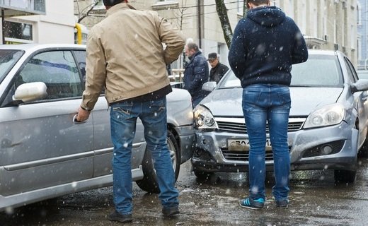 Схема "Наезд на стоящее транспортное средство" стала одной из самых распространённых среди мошенников в автостраховании