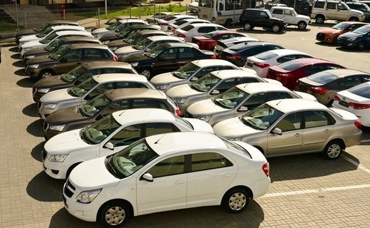 В России по итогам первого квартала 2025 года на складах автодилеров скопились около полумиллиона новых легковушек