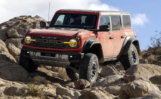 Под капотом у нового Ford Bronco Raptor стоит 3,0-литровый двигатель V6 EcoBoost мощностью более 400 "лошадей"