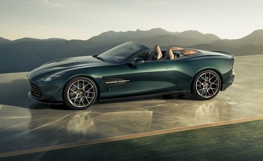 Компания Aston Martin отметила 60-летие своего первого кабриолета Volante юбилейными спецверсиями моделей DB12 и Vanquish