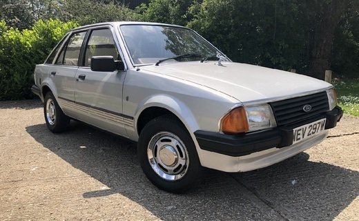 Почти 40-летний бюджетный Ford Escort, которым управляла член королевской семьи, ушел с молотка