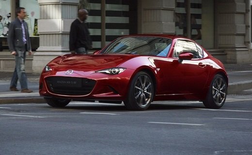 После дебюта на японском рынке компания Mazda привезла обновленный родстер MX-5 в Европу