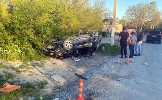 На грунтовой дороге подъезд к ул. Центральной в п. Виноградном опрокинулся автомобиль Hyundai