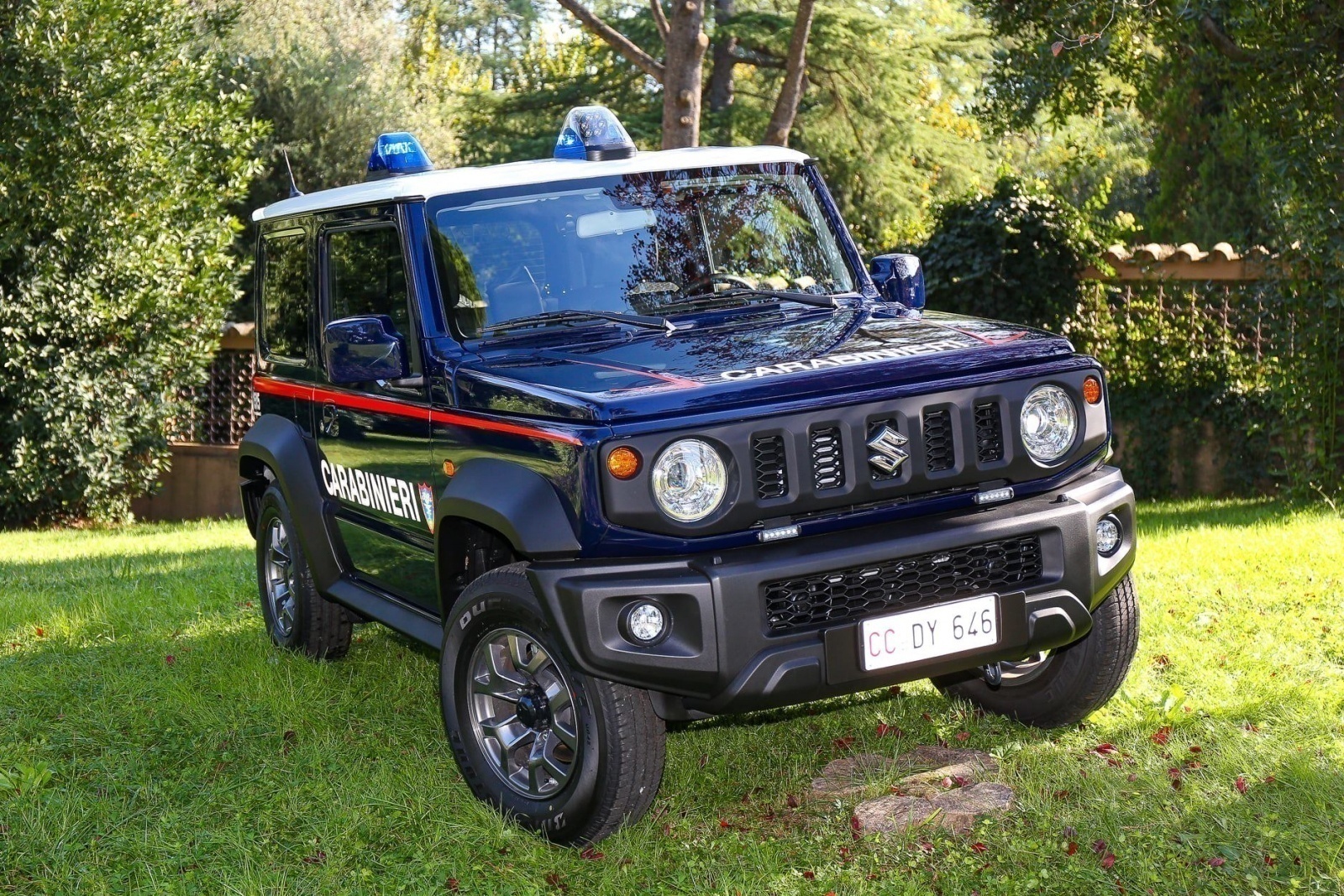 Итальянская полиция получила Suzuki Jimny и Ignis