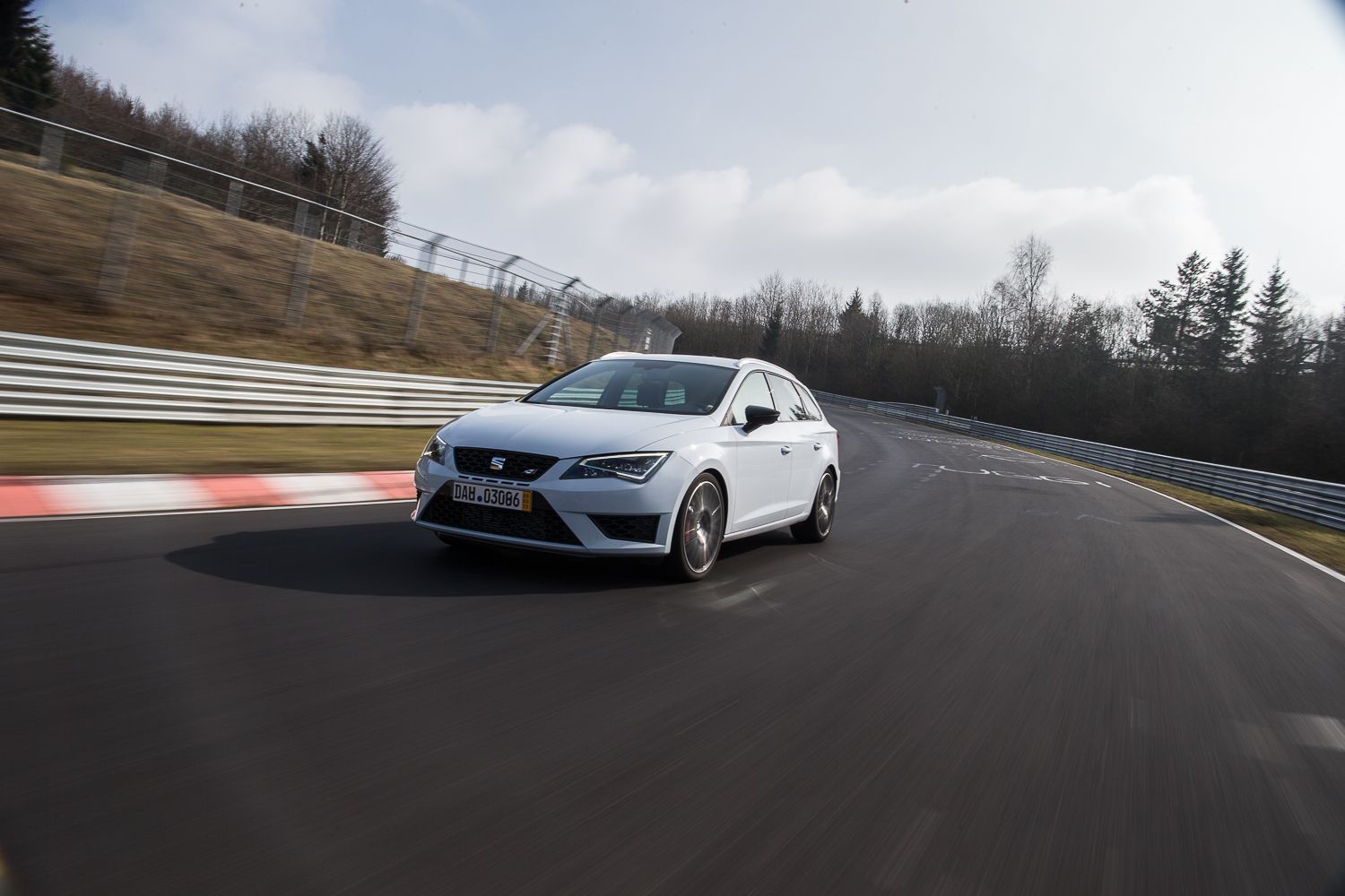 Самый быстрый универсал SEAT Leon ST CUPRA 280.