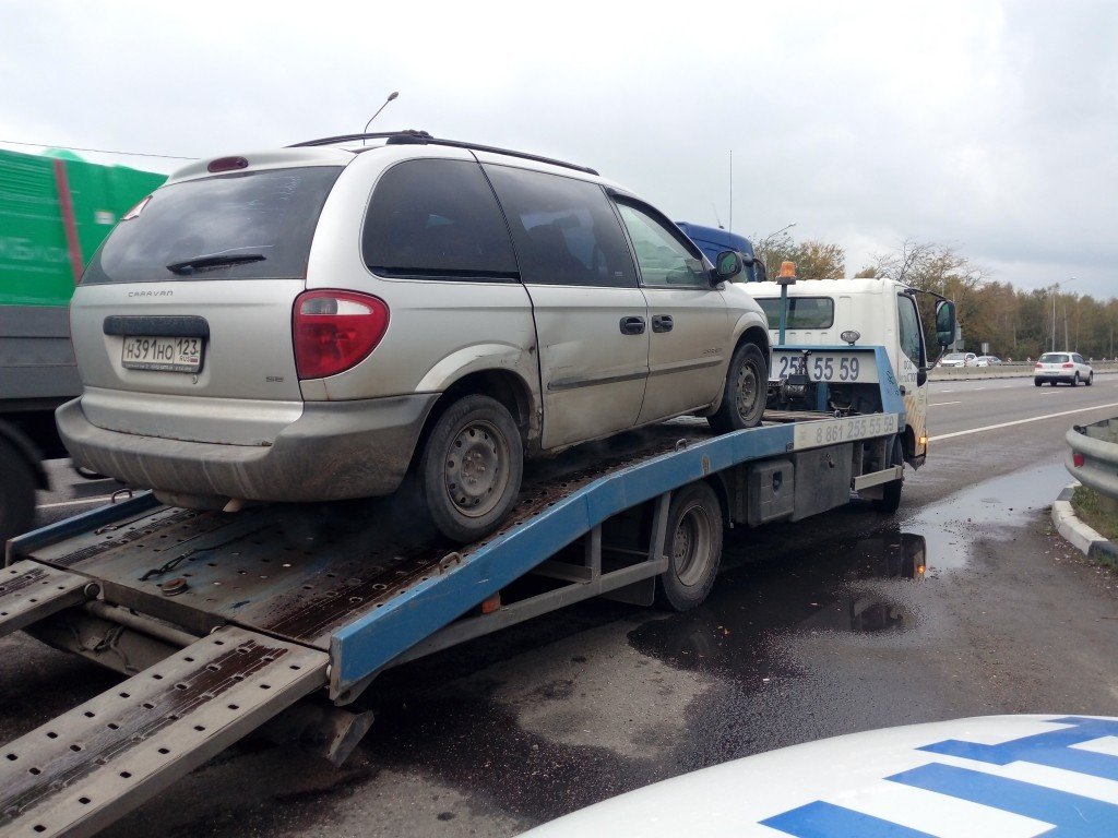 В Краснодаре у двух должников приставы забрали автомобили