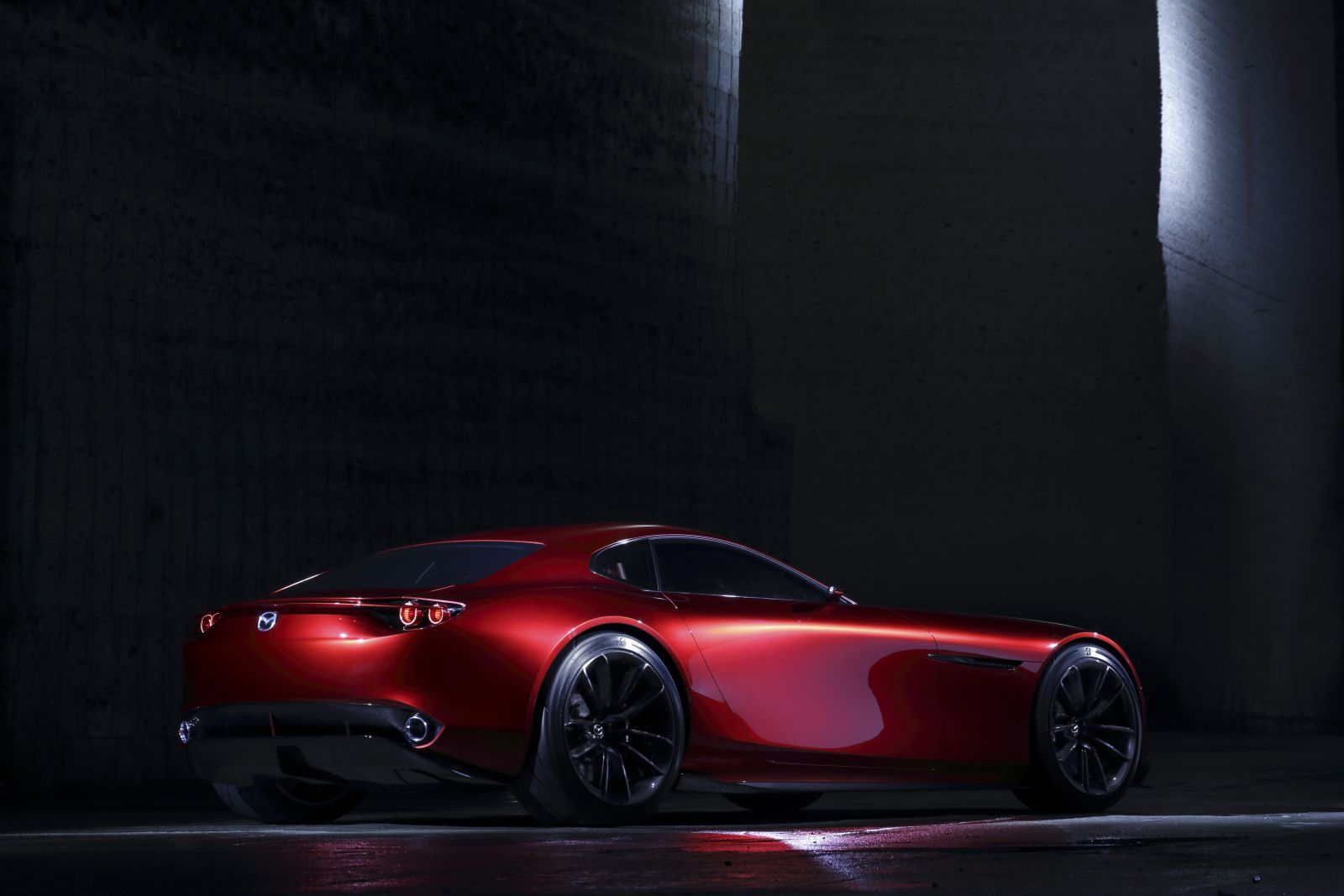 Mazda представила прототип нового спорткара с роторным двигателем RX-VISION.