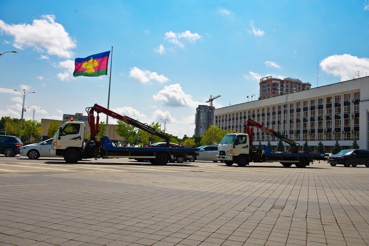 Дерзко: в Краснодаре с Театральной площади угнаны 