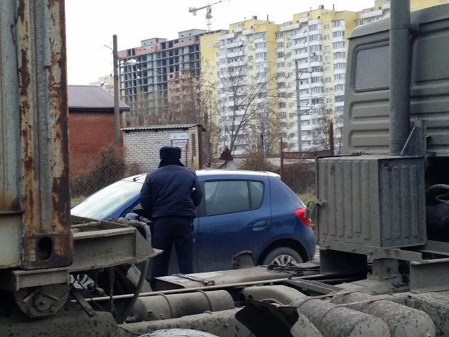 По информации, предоставленной городским отделом ГИБДД с начала года за нарушение правил пересечения железнодорожных переездов было составлено 37 административных протоколов — за переезд на красный  свет или при опущенном шлагбауме. И еще 54 протокола было составлено — за обгон на железнодорожном переезде или остановка на нем. 