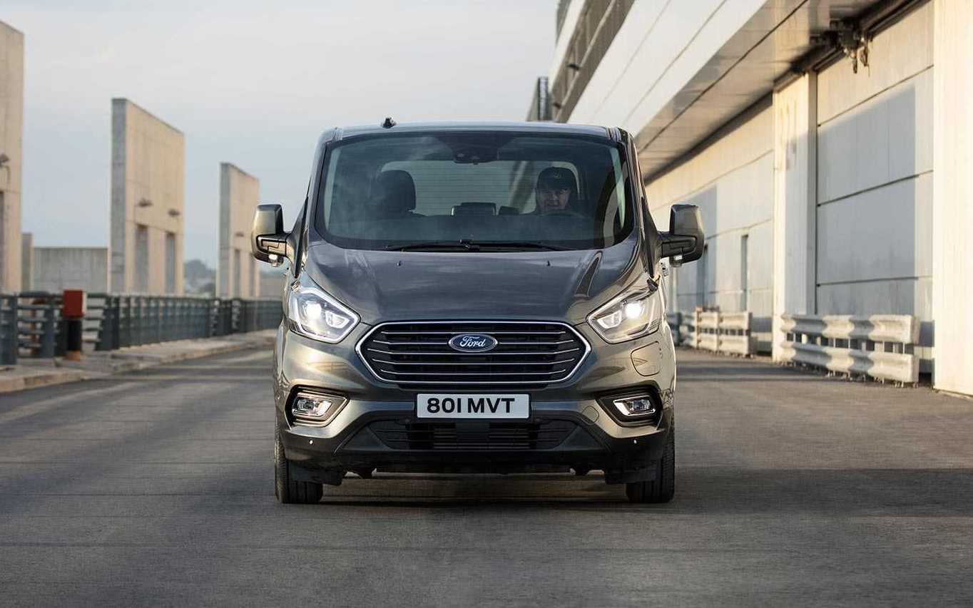 Минивэн Ford Tourneo Custom получил гибридную версию