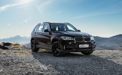 BMW X5 E53 впервые увидел свет в 1999 году на автомобильной выставке в Детройте