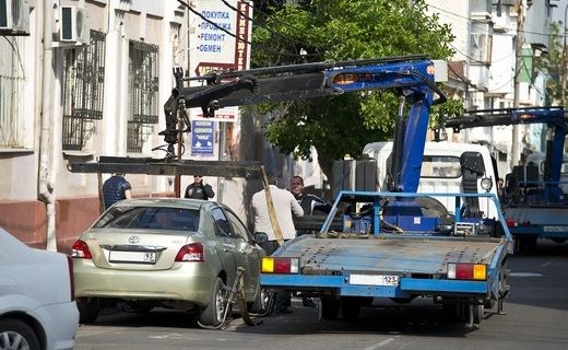 В Краснодаре площадок для эвакуации автомобилей несколько.