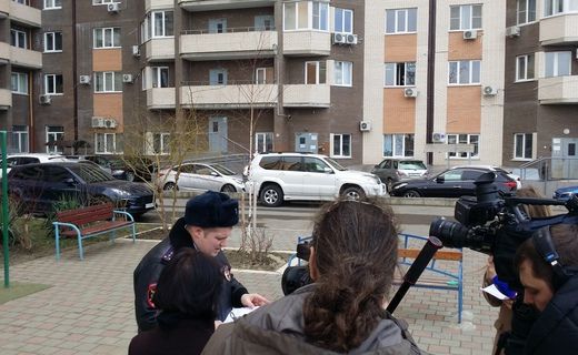 Автолюбительница в Краснодаре паркуясь повредила более десяти машин.