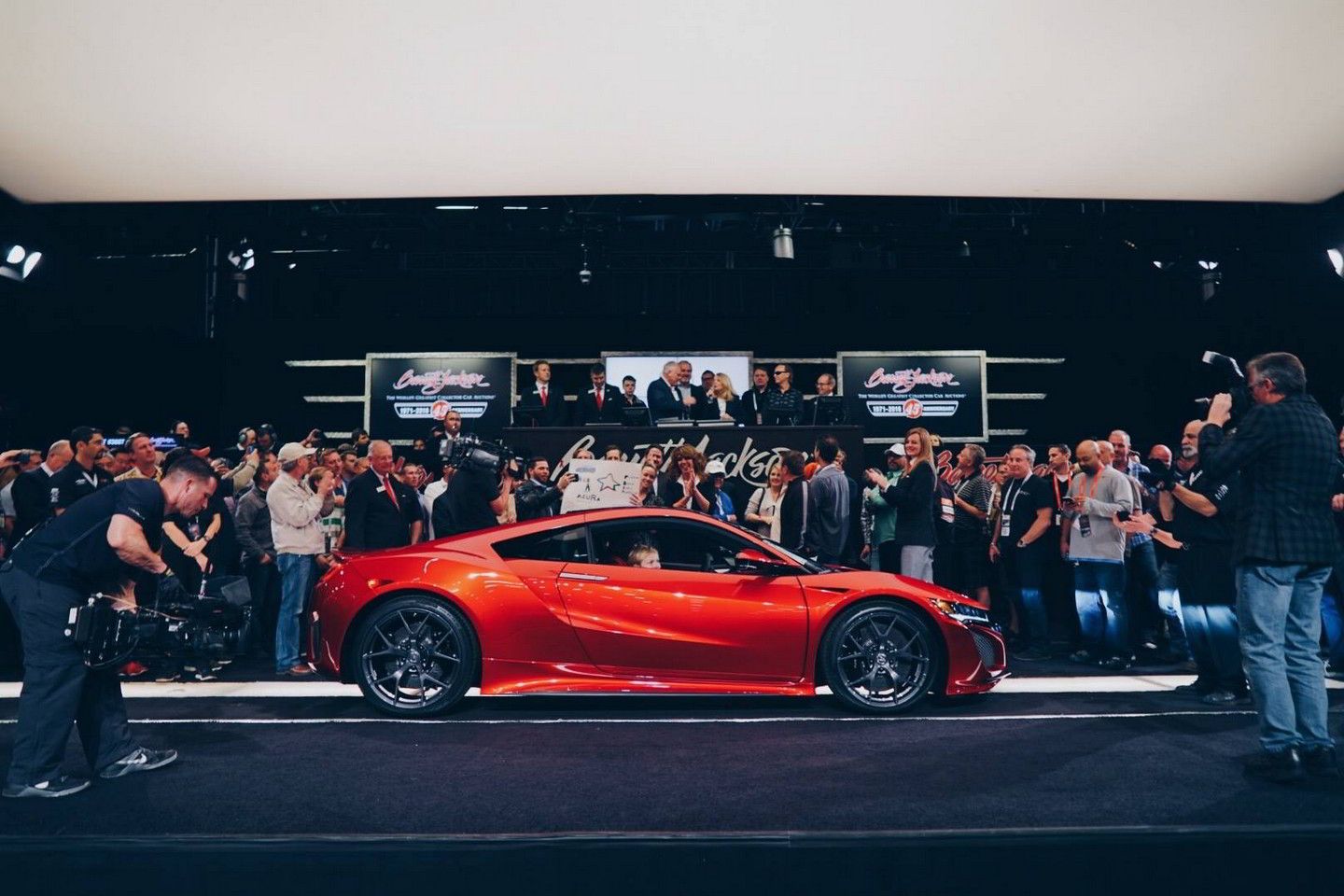 Первый экземпляр Acura NSX второго поколения продали с аукциона.