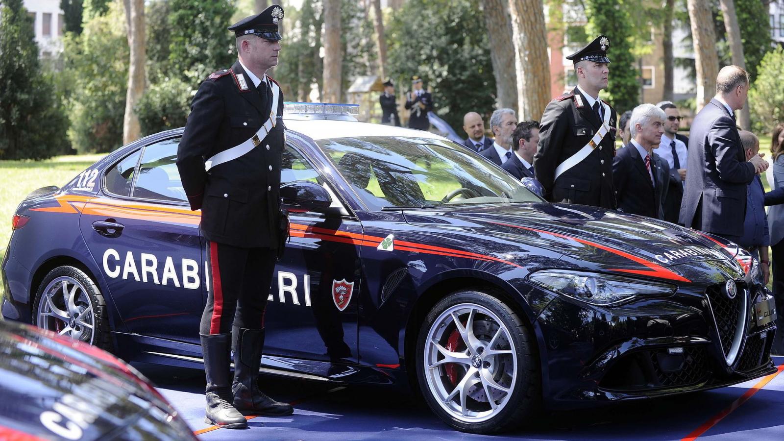 Итальянская полиция получила топовые Alfa Romeo Giulia Quadrifoglio.