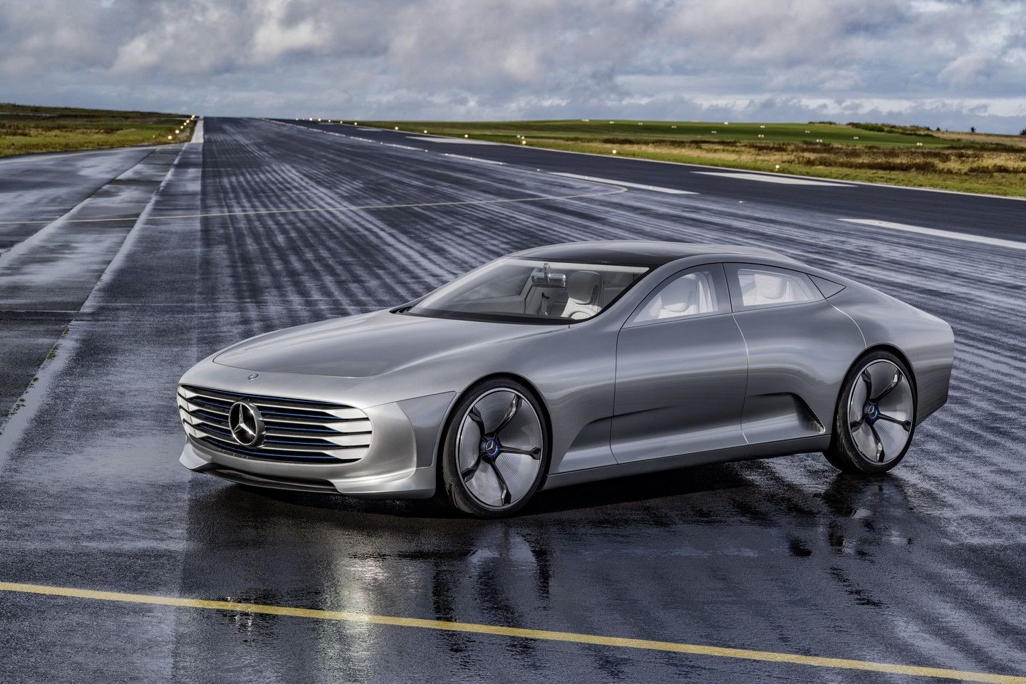 Mercedes-Benz Concept IAA в действии.