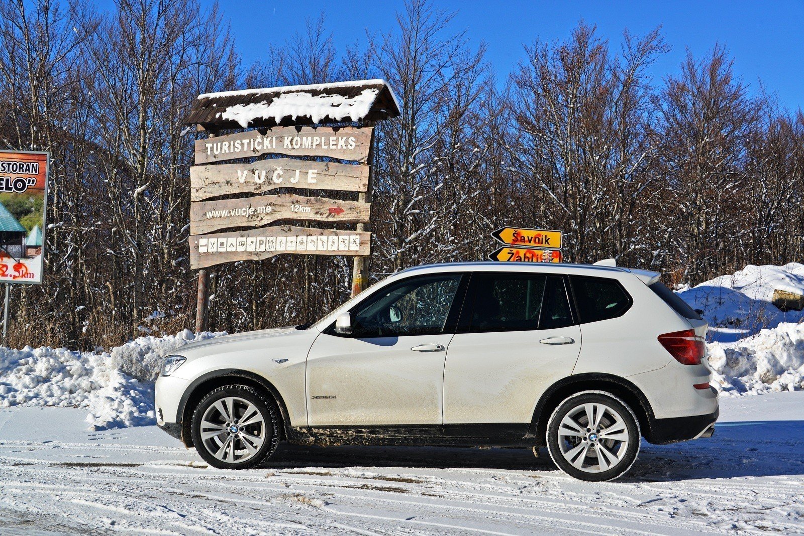 Новый BMW X3, запущенный в производство в 2010 году, отличался  значительными улучшениями по всем аспектам, касающимся  удовольствия от вождения. Второе поколение среднеразмерного  спортивного автомобиля для активного отдыха отличалось не только  ярко выраженным спортивным характером и эффективностью, но и  значительно увеличенным пространством салона, а также  оптимизированной функциональностью и инновационным оснащением. 