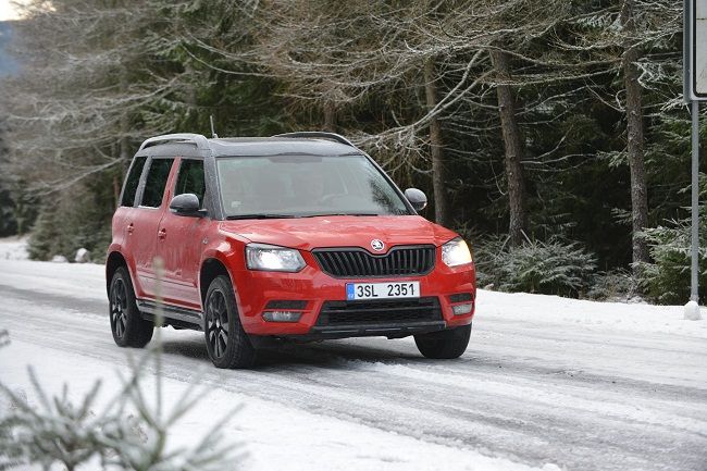 Весь второй день краснодарско-питерский экипаж тестировал Skoda Yeti в версии Monte Carlo: подключаемый полный привод, бензиновый двигатель 1.8 TSI мощностью 152 л.с., бензин, двухцветный - красная с черной крышей - окрас.