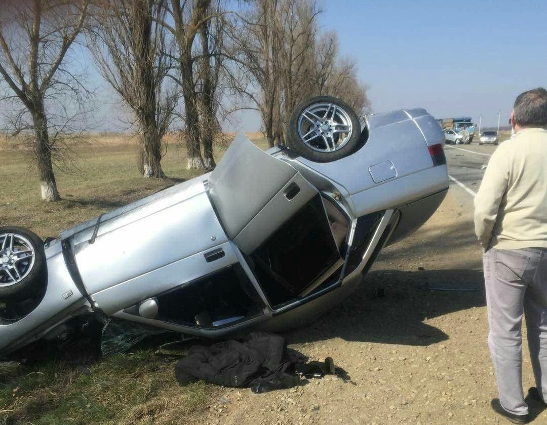 В Красноармейском районе Кубани в жёстком ДТП погиб водитель ВАЗ-2110