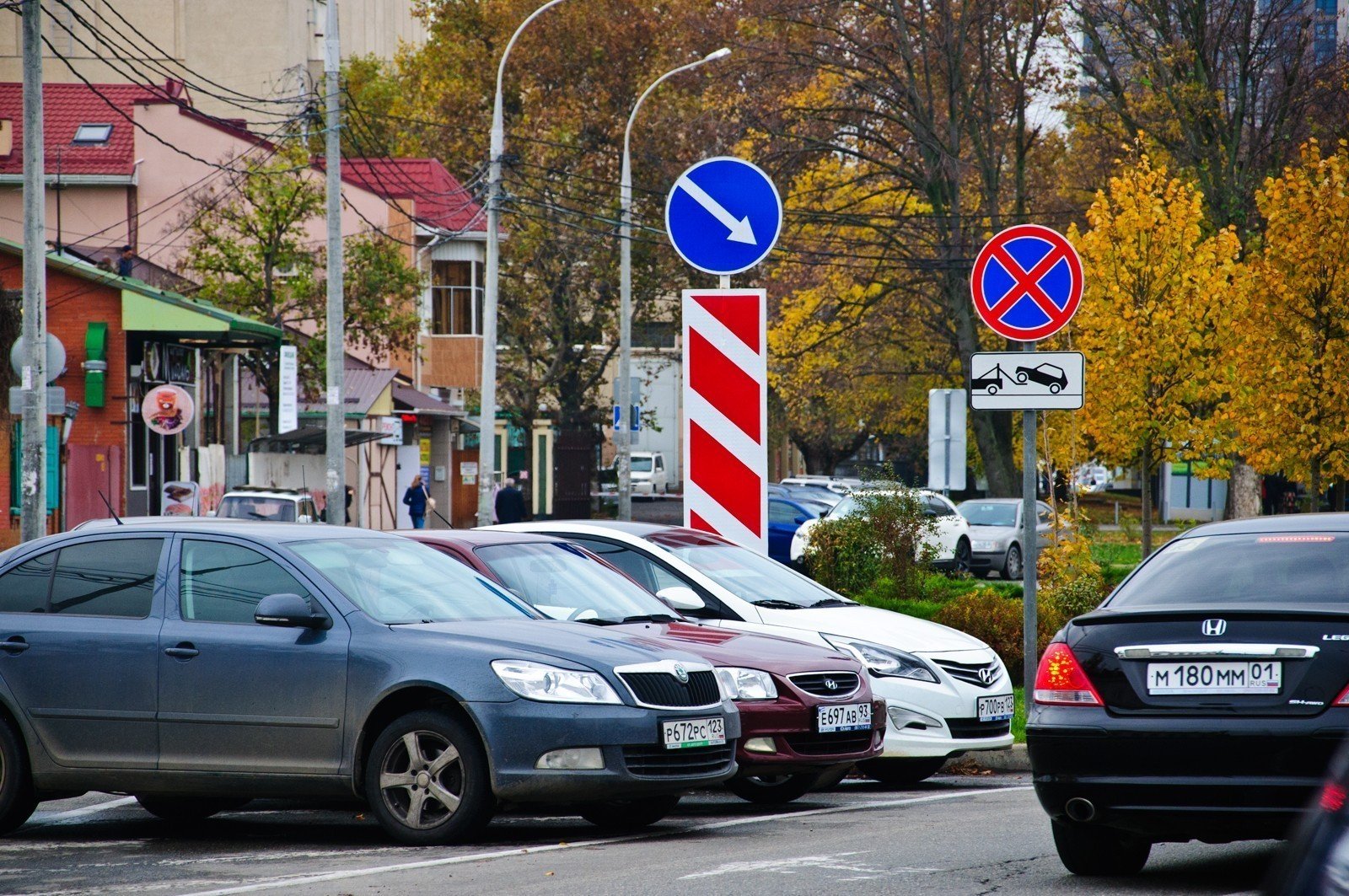 какие знаки разрешают проезд к месту проживания и работы