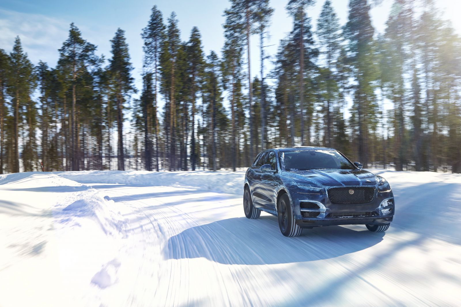 Экстремальные тесты нового кроссовера Jaguar F-Pace.