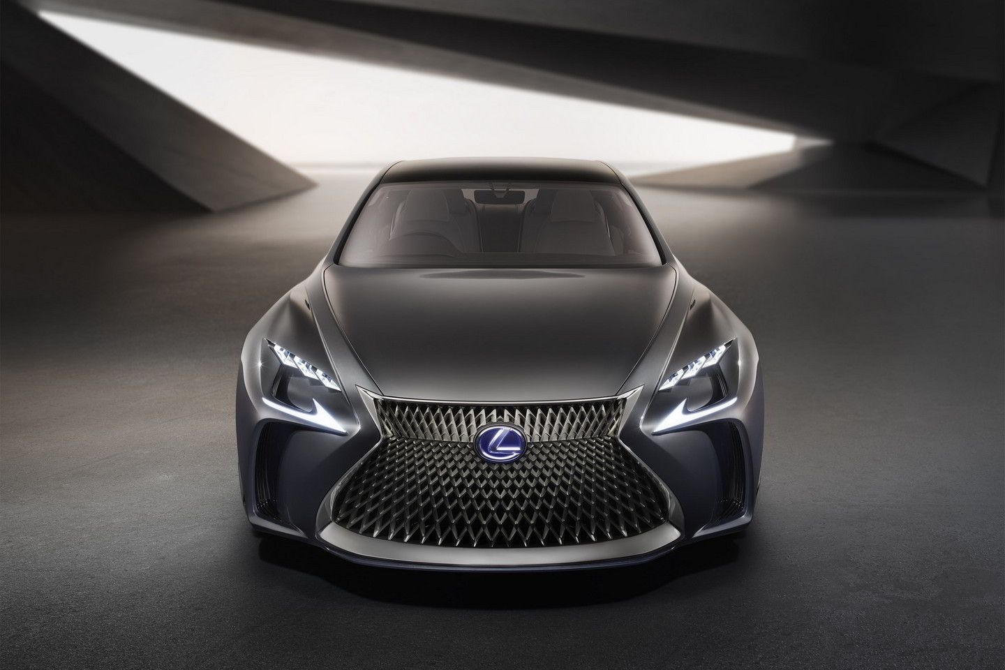 Полноразмерный водородный седан - Lexus LF-FC.