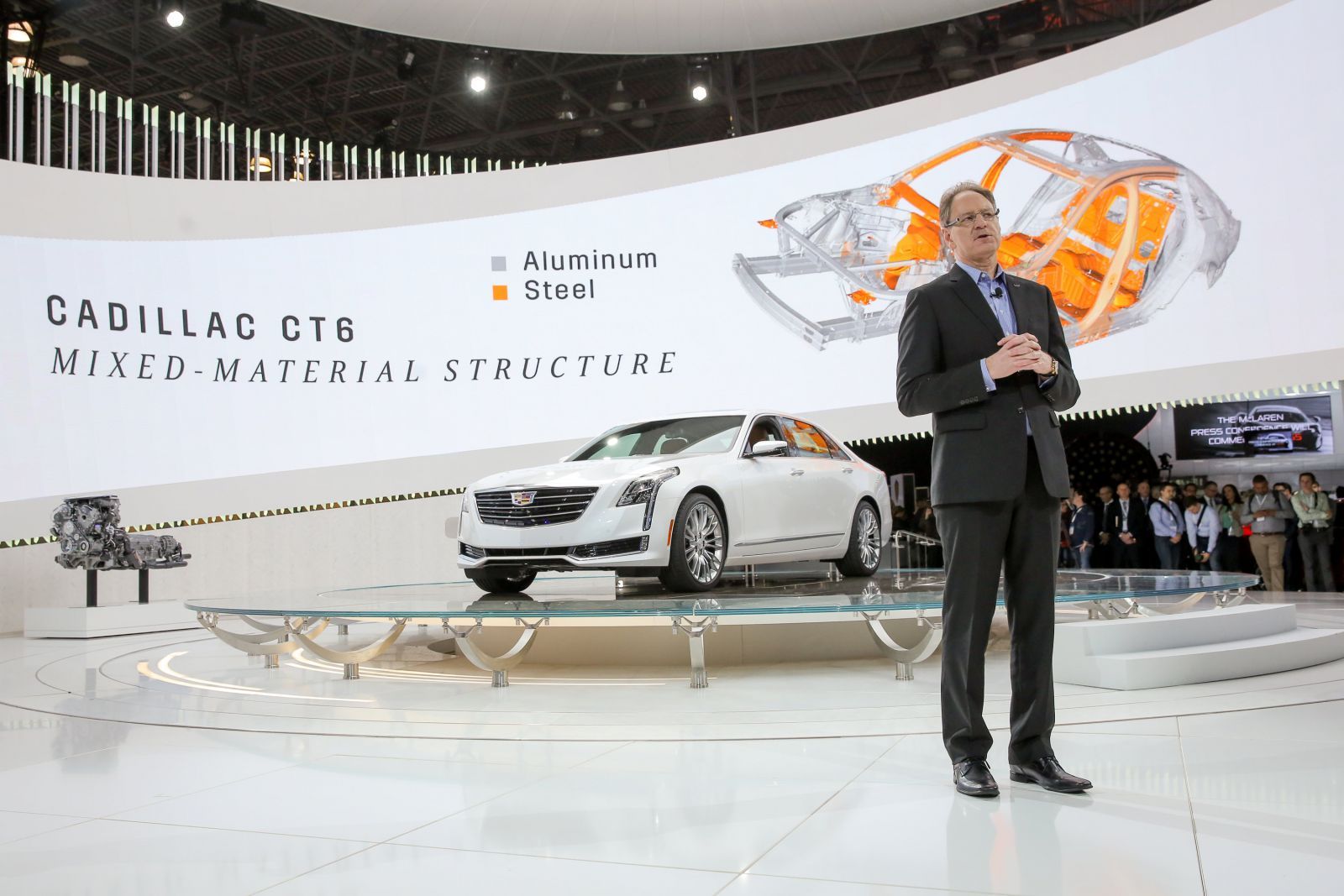 Флагман получит гибридную версию Cadillac CT6 PHEV.