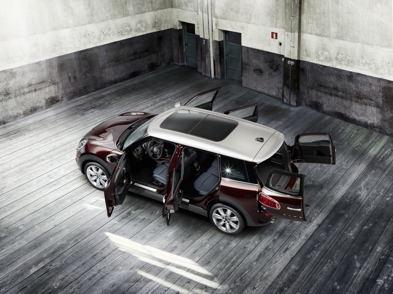 Новый премиальный компакт MINI Clubman.