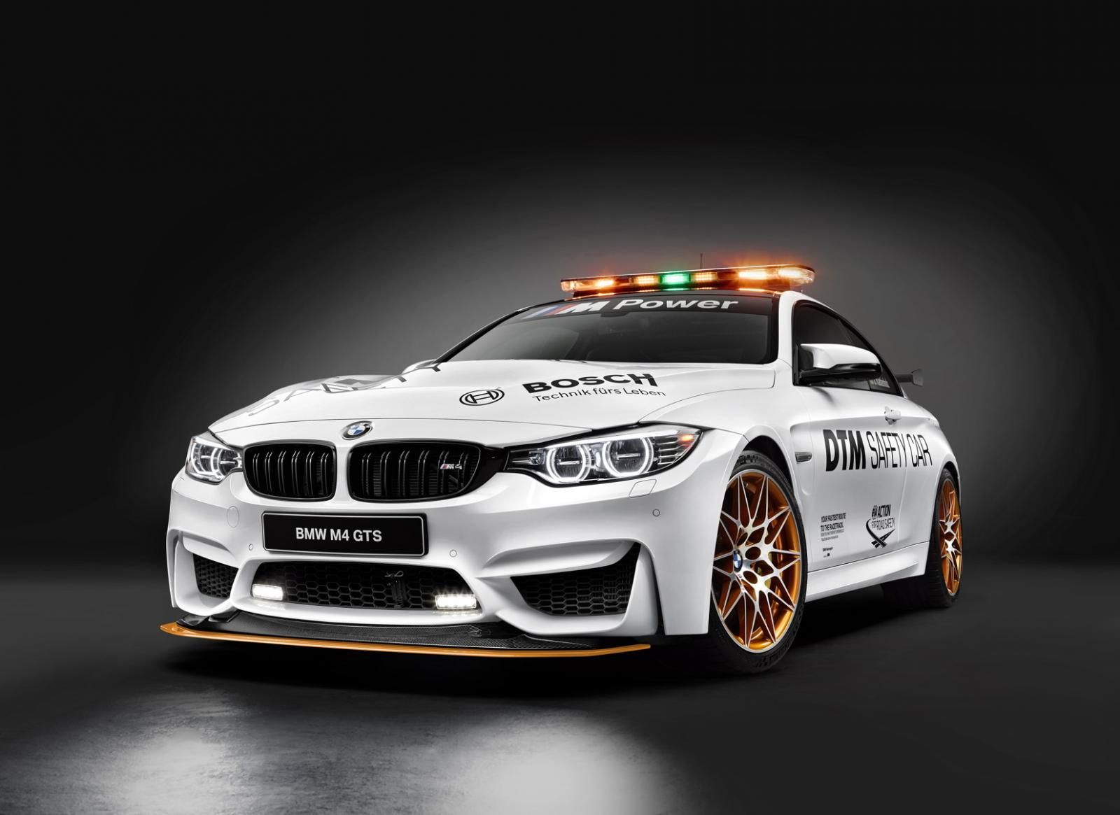 BMW M4 GTS стал автомобилем безопасности.