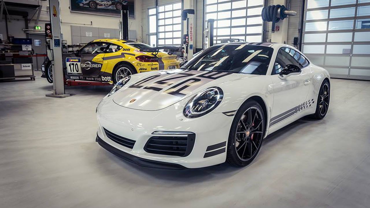 Порше мощность двигателя. Наклейки на Порше Кайен. Porsche Exclusive manufacture. Порш с которым сделана Корпорация найк.