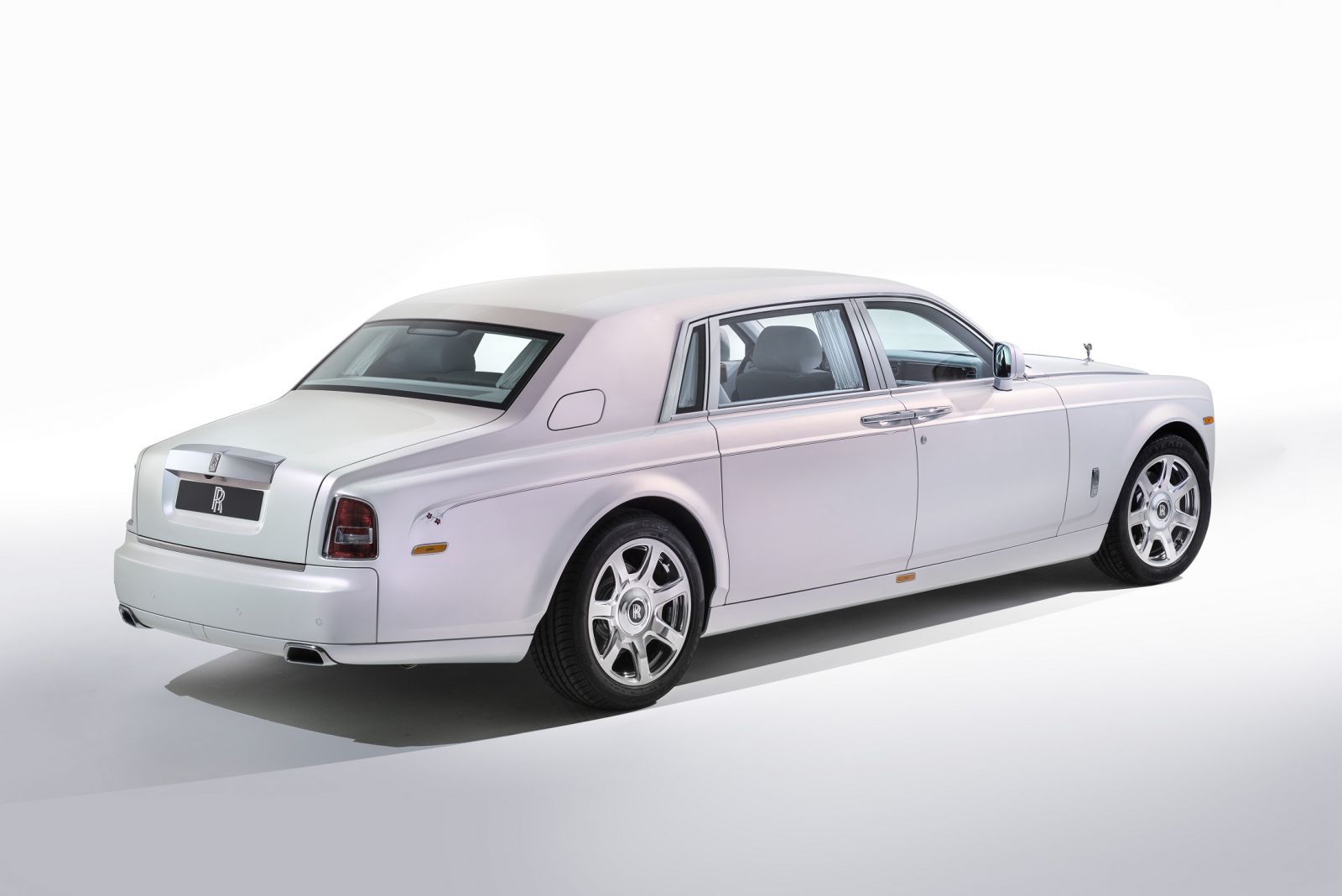 Бамбук, кожа и... шёлк Rolls-Royce Phantom Serenity.