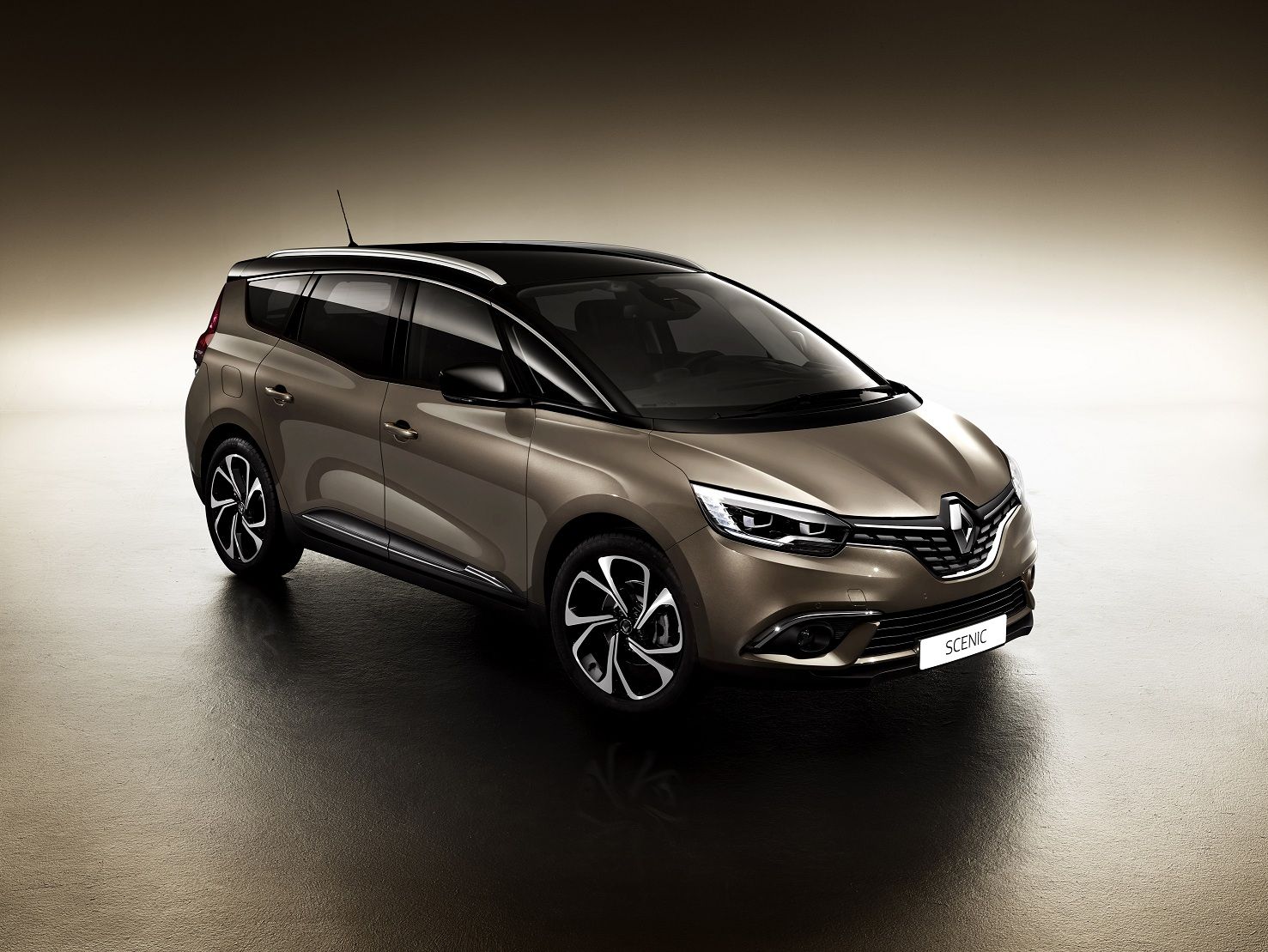 Больше и вместительнее - представлен Renault Grand Scenic