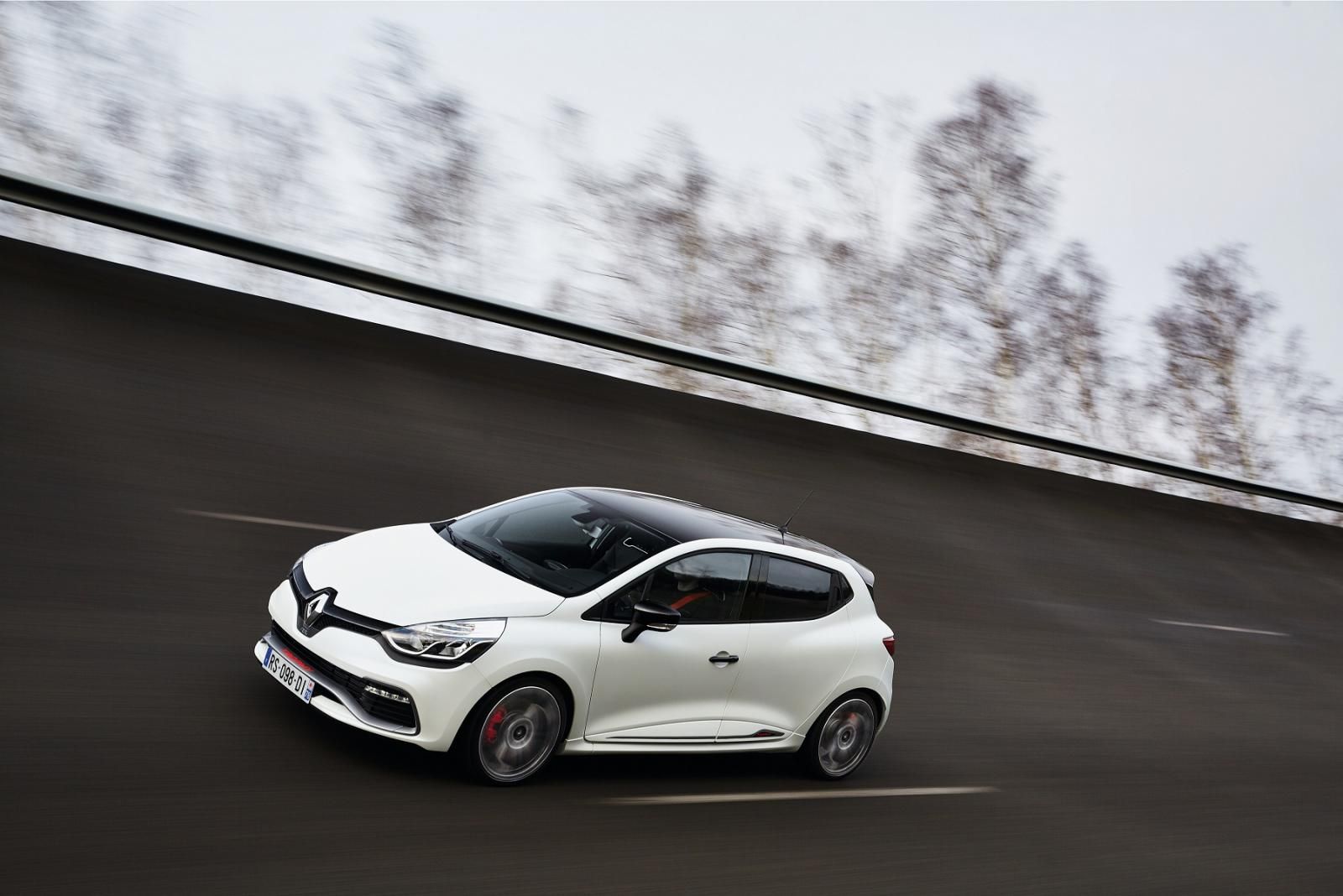 Хэтчбек Renault Clio RS 220 Trophy стал рекордсменом Нюрбургринга.