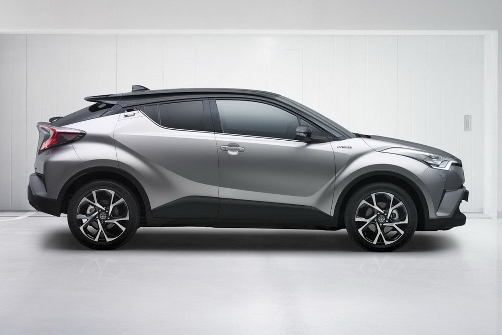 Раскрыта внешность нового японского кроссовера Toyota C-HR.