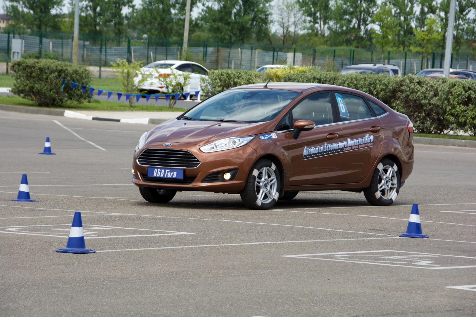 Секреты Академии безопасного вождения Ford.