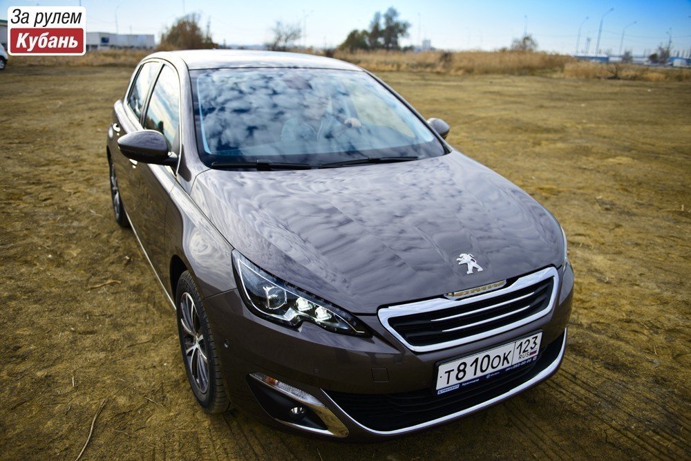 Peugeot 308 уже успела завоевать звание «Лучшего автомобиля 2014 года».