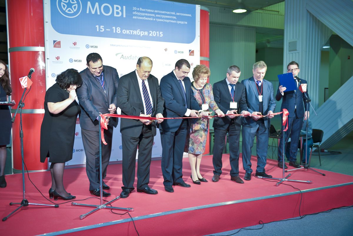 В Краснодаре открылась автомобильная выставка MOBI 2015. Российские и иностранные участники MOBI 2015 представляют в Краснодаре свои продукцию и услуги: автозапчасти, автохимию, оборудование, инструменты, автомобили и транспортные средства, услуги по автосервису, страхованию и кредитованию.