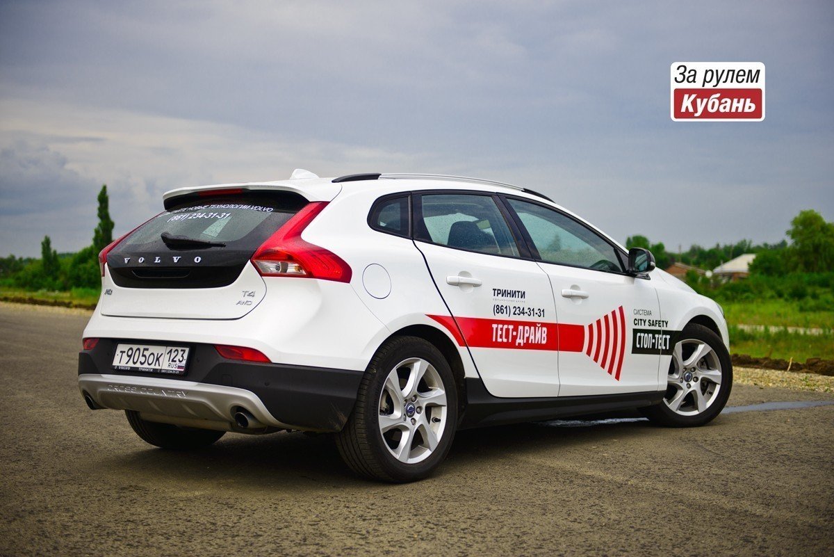 Шведский гаджет под названием Volvo V40 Cross Country представляет собой интересное сочетание невероятного комфорта и потрясающих возможностей в технологическом плане.