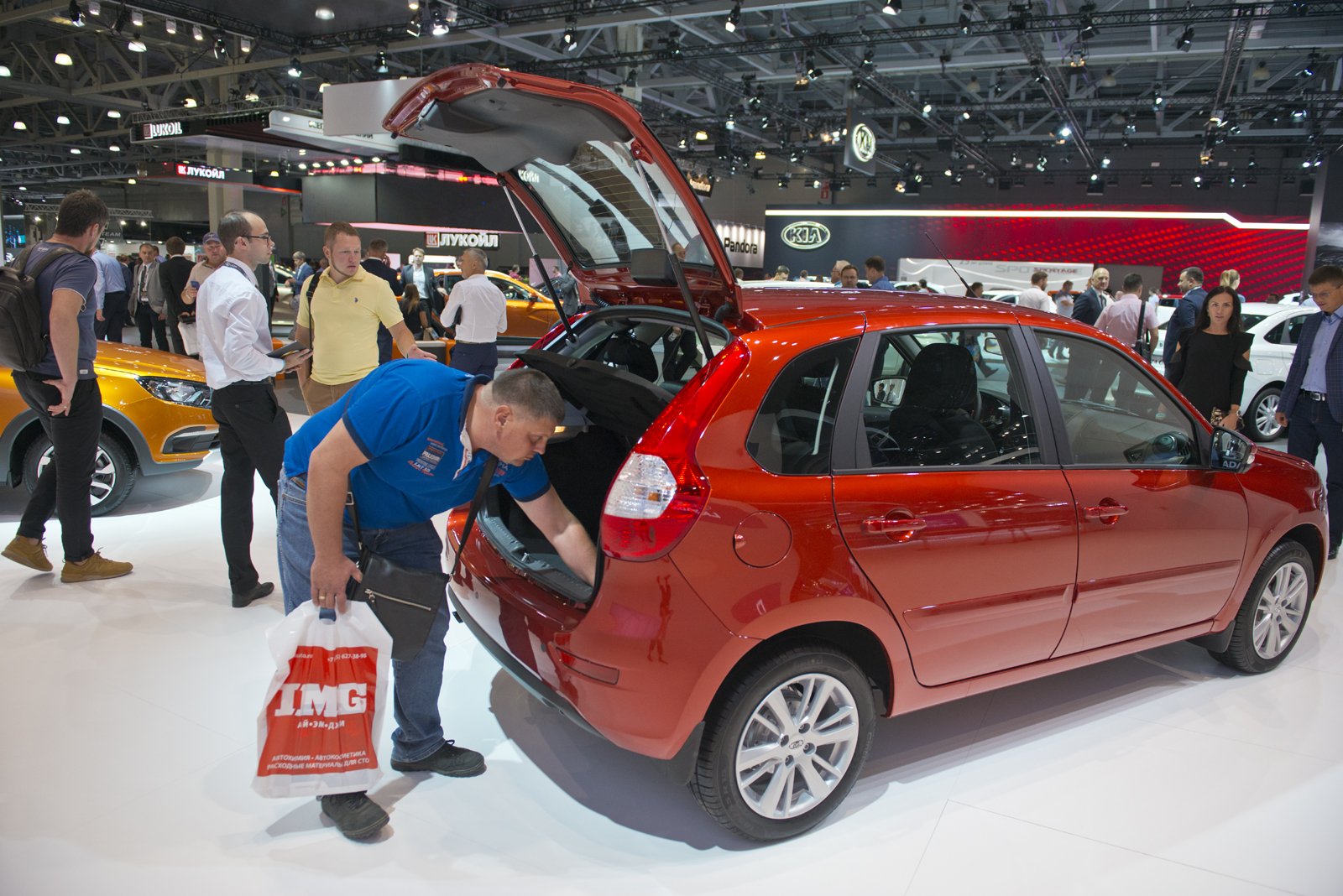 В Белоруссии открылся новый дилерский центр LADA