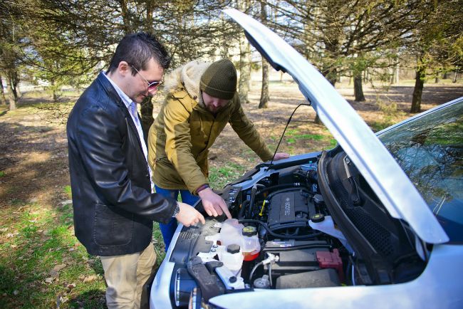 Поиск продавца выбранного автомобиля лучше осуществлять в интернете.