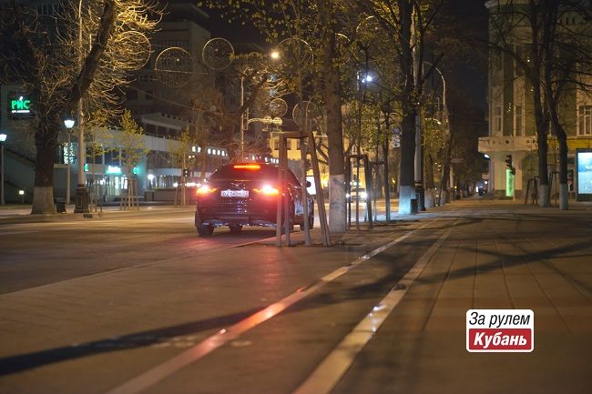 Вас должно быть хорошо видно другим участником движения. Помните об этом и во время остановок, не забывайте включать габаритные огни.