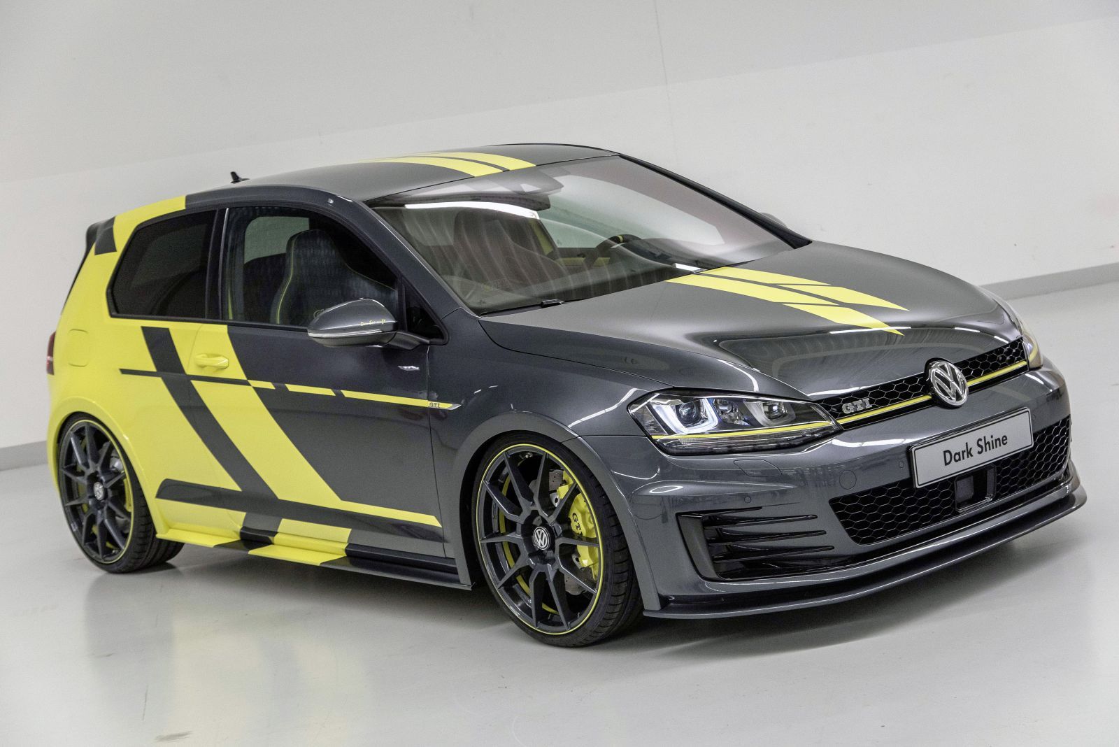 Студенческий Golf GTI Dark Shine.